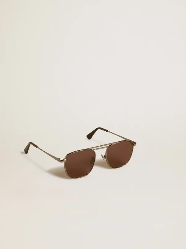 Aviator style sunglasses with black frame and lenses online