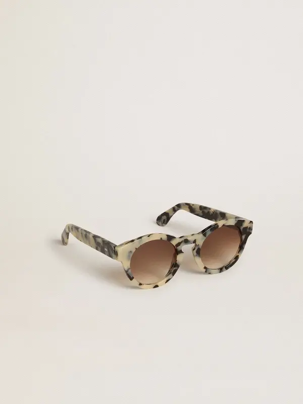 Cameron-style sunglasses with a tortoiseshell pattern online