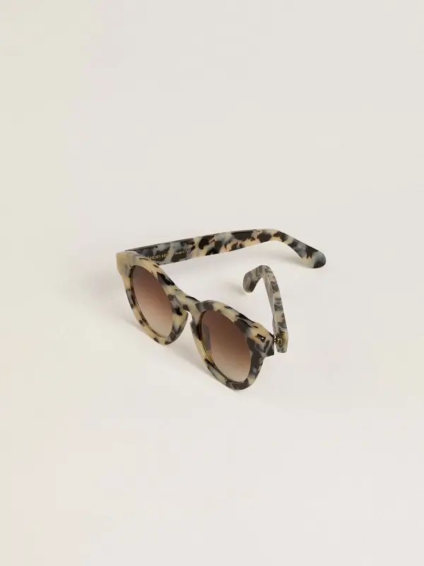 Cameron-style sunglasses with a tortoiseshell pattern online