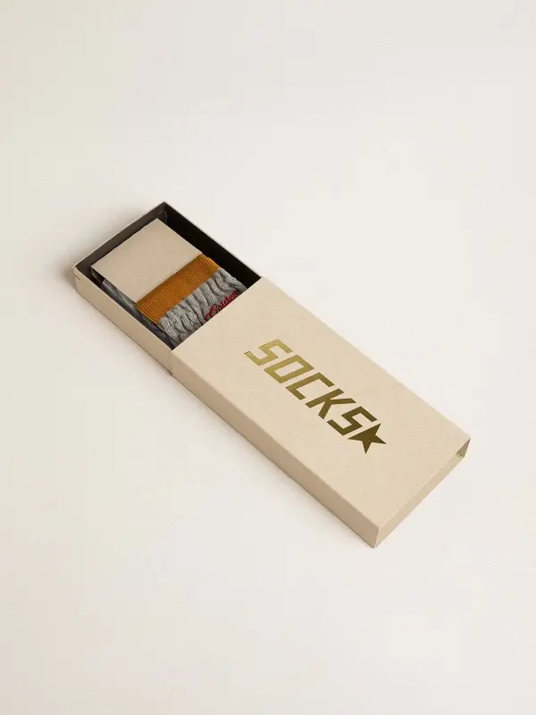 Gray ribbed socks with orange details and red logo online