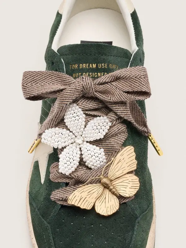 Skin "Sparkling" brown, black and silver herringbone laces with two appliqué charms online