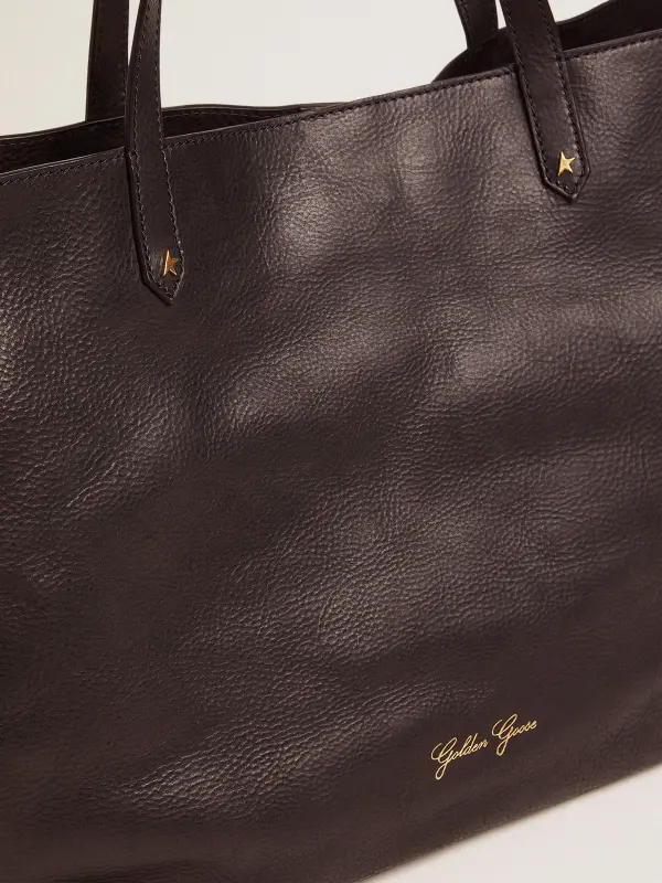 Pasadena Bag in black hammered leather with gold logo on the front online