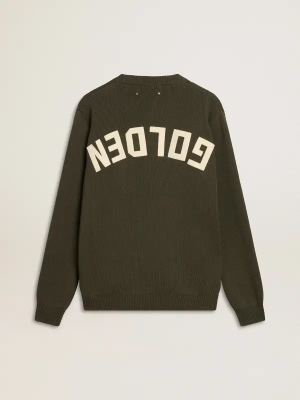 Men’s military green crew neck sweater with ‘Golden’ lettering on the back online