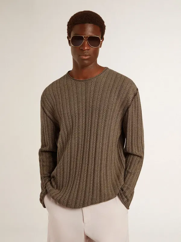 Men’s travertine-colored sweater with ‘Golden’ patch lettering on the back online