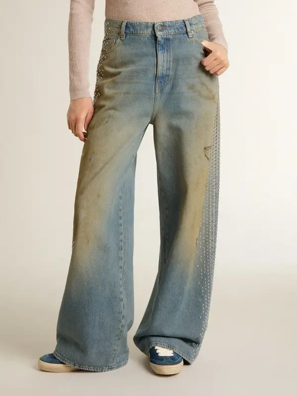 Women’s boyfriend jeans with a lived-in effect sand wash and studs online