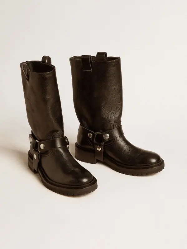 Kurt boots in glossy black leather with silver-colored buckle and studs online