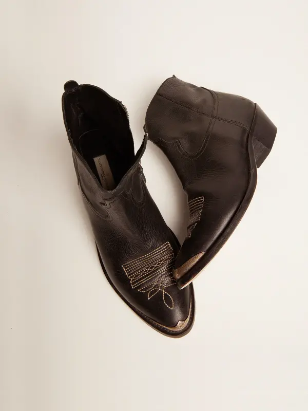 Young ankle boots in black leather with sand-colored embroidery online