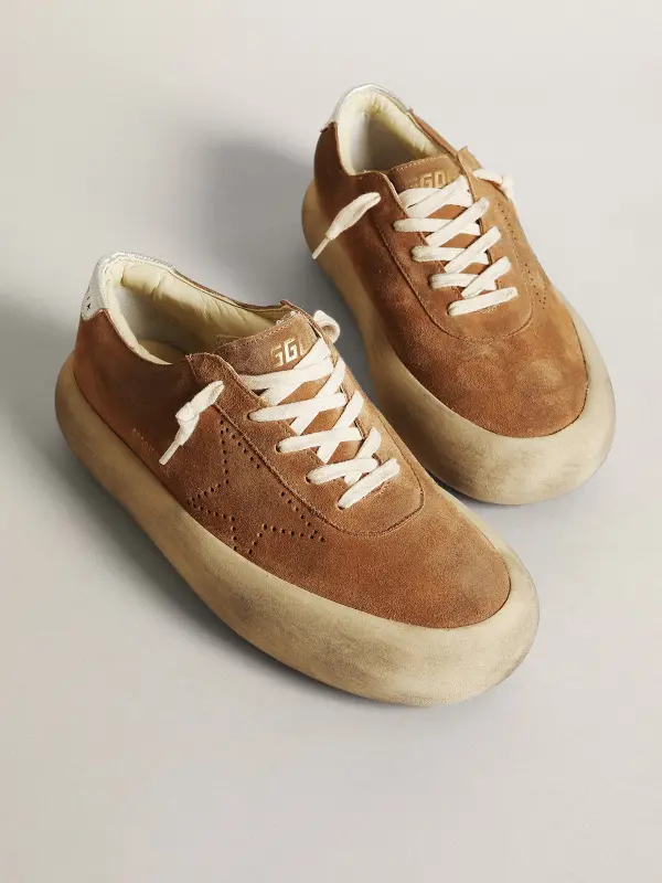 Women’s Space-Star in tobacco-colored suede with perforated star online